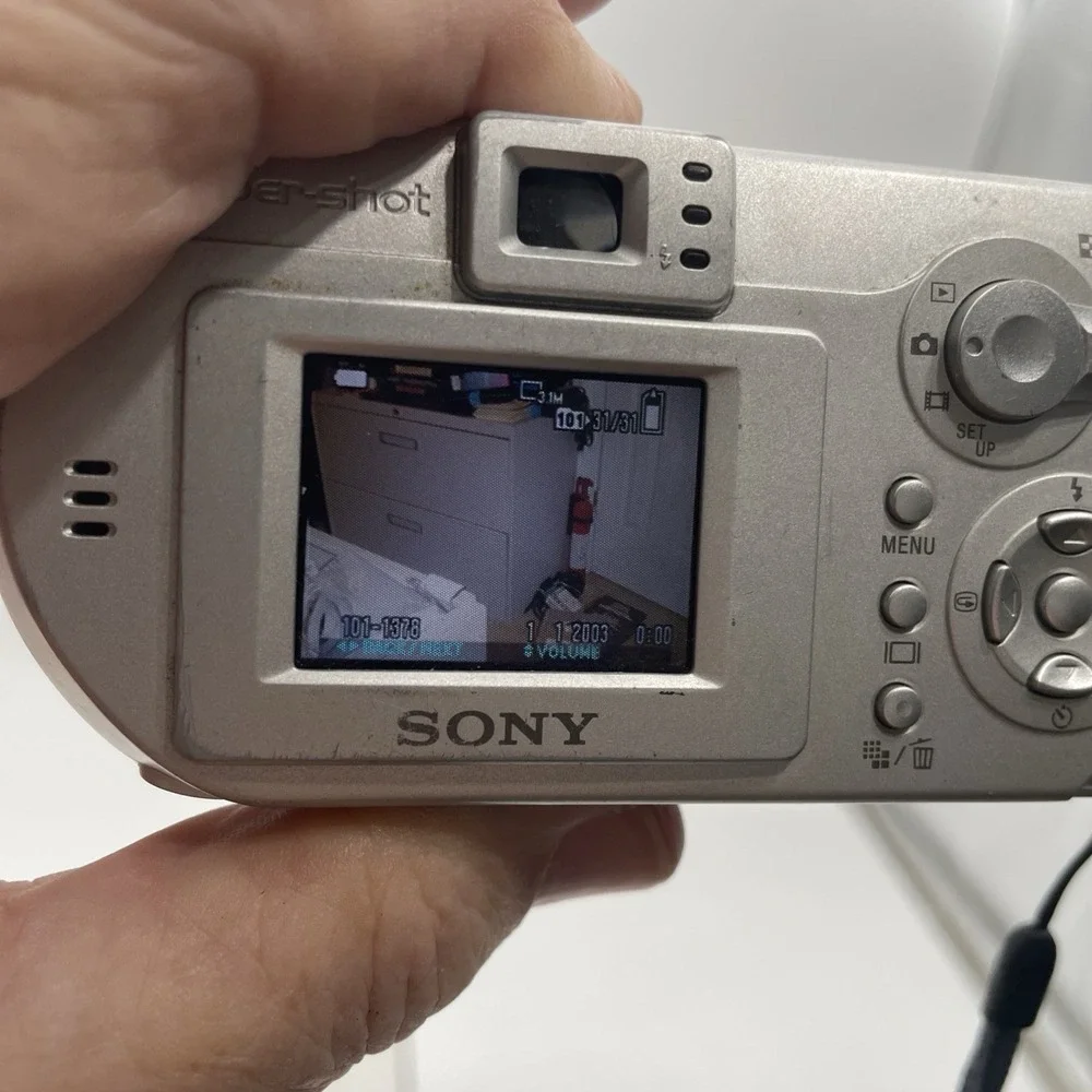 Sony Cyber-Shot DSC-P52 3.2MP Digital Camera Smart Zoom+Batrery+SD Card+Case